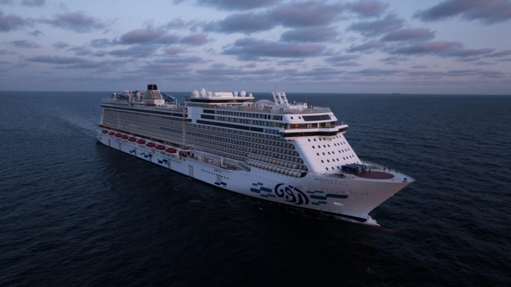 Aroya cruises