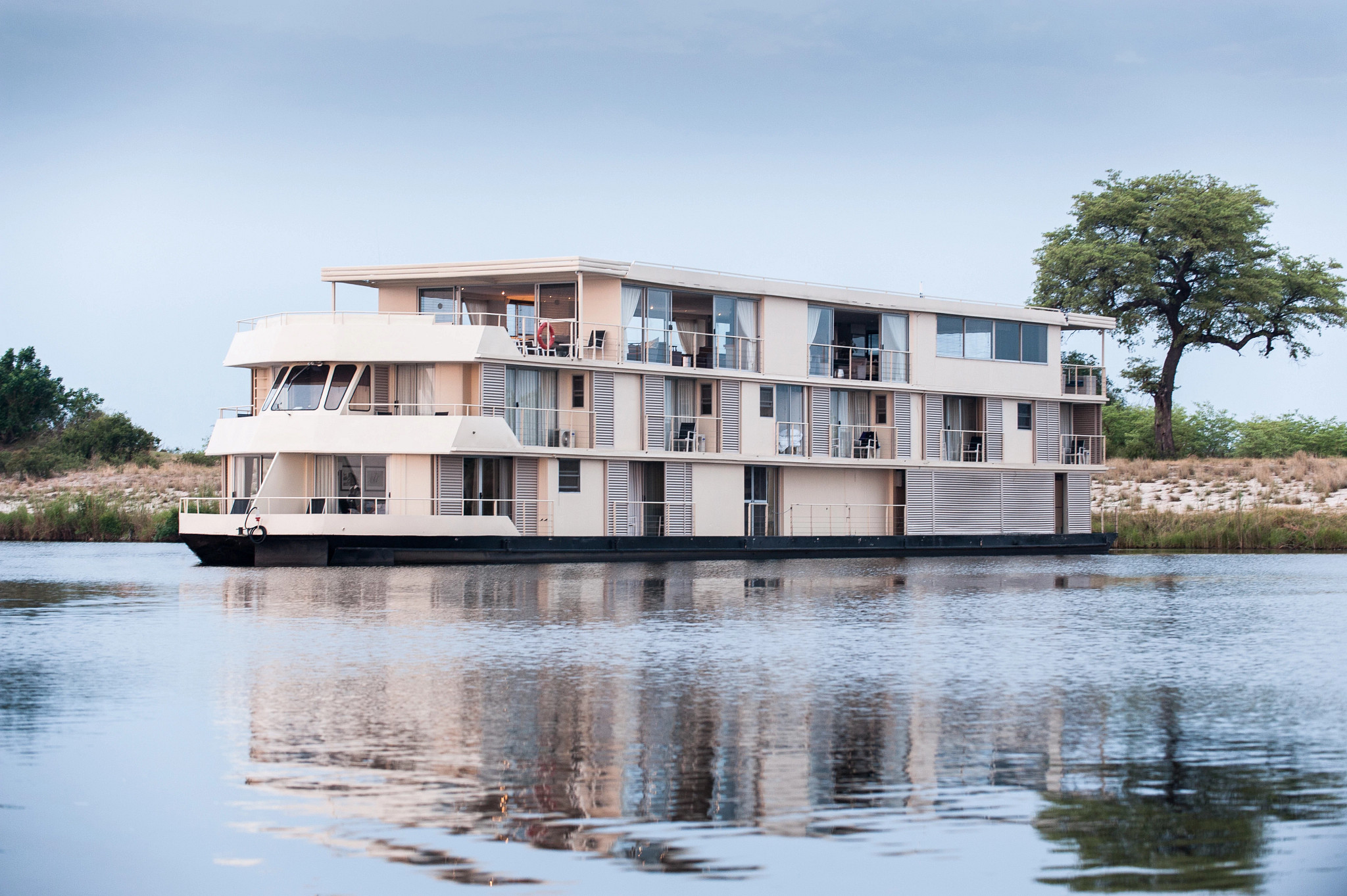 zambezi queen exterior 66